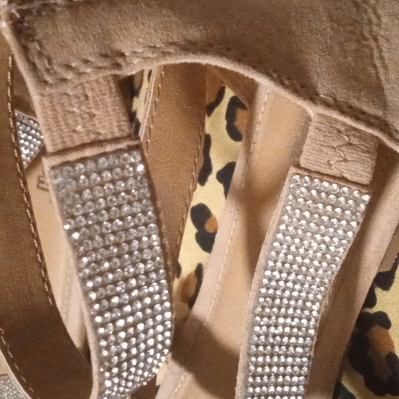 Brash Beige Faux Suede Sandals W/Rhinestone|Sz 9.5 NWT - Picture 6 of 10